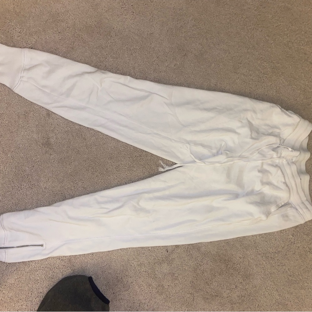 White Aerie joggers with zipper detail!